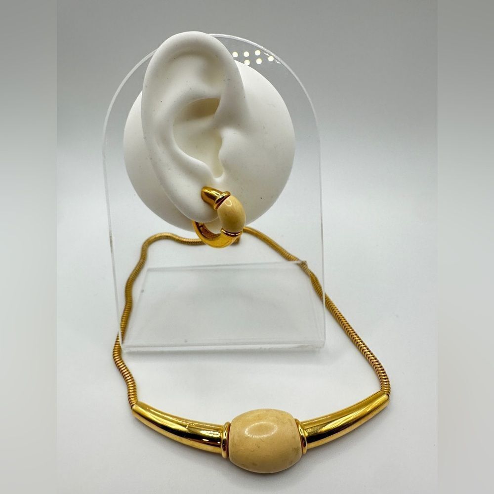 RARE VTG 1977 genuine Givenchy earrings and collar necklace set in gold tone! - Picture 5 of 16